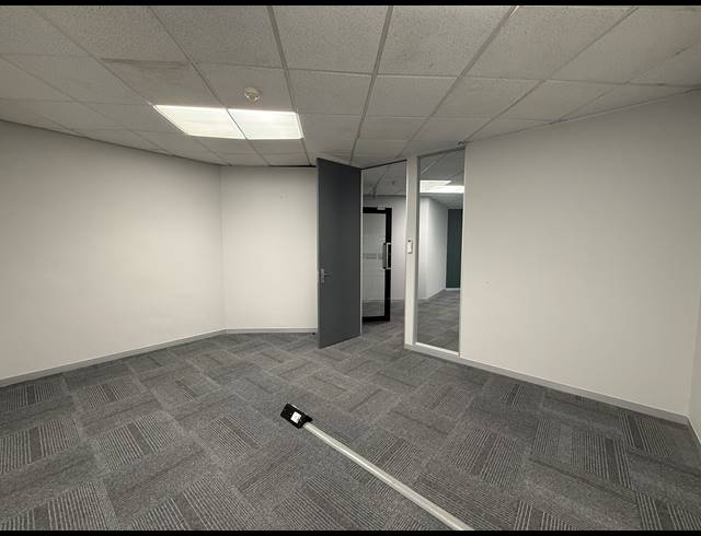 164M² OFFICE TO LET IN PARKTOWN